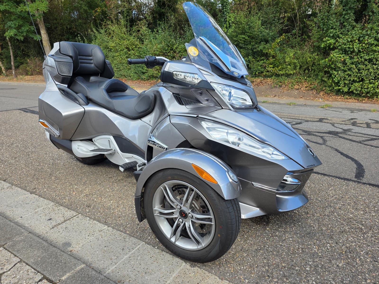 Can-Am Spyder 2012 — rear view