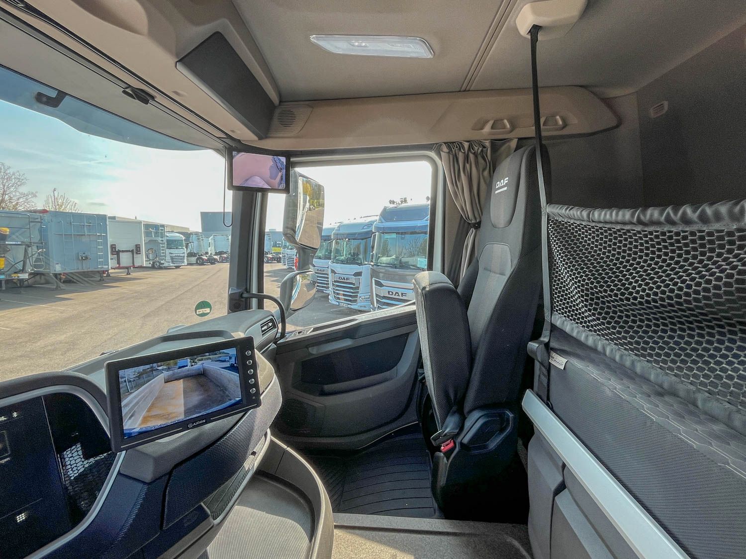 Fahrzeugabbildung DAF FAT XFC 530 SL Meiller TRIGENIUS D 316