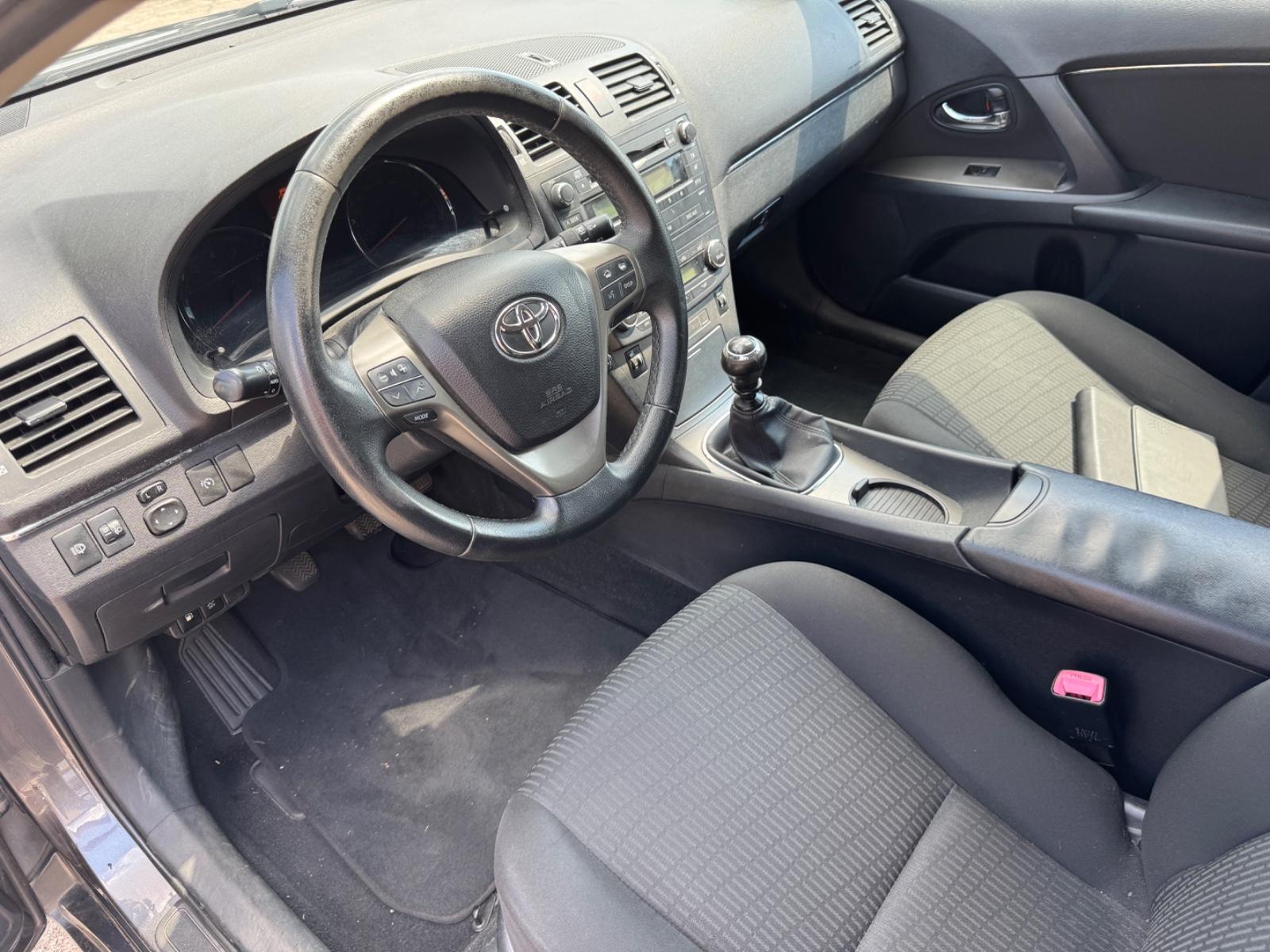 Toyota Avensis 2010 — photo 15