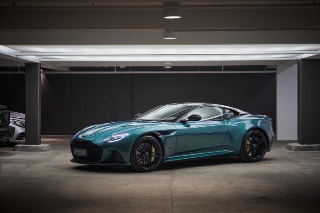 Aston Martin DBS 5.2 V12