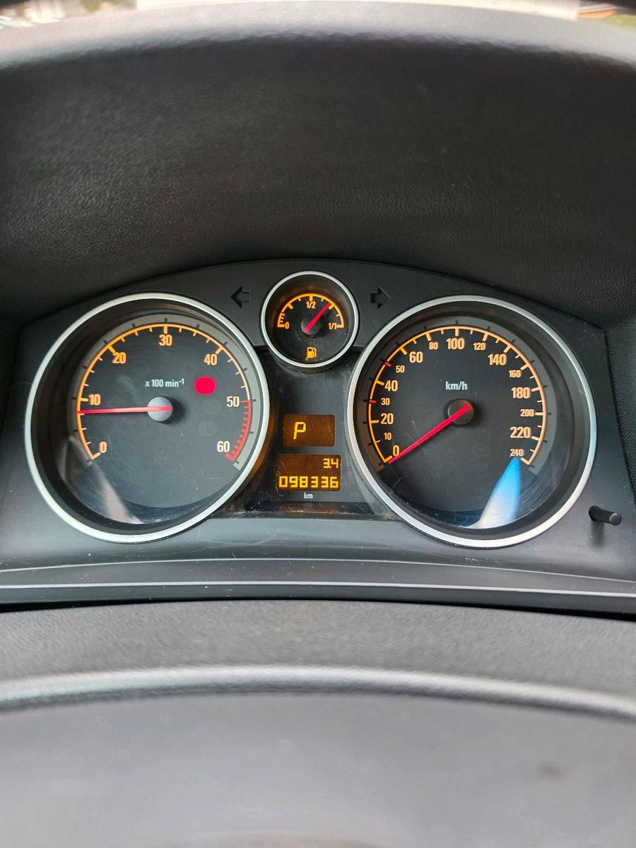 Opel Zafira 2010 — photo 11