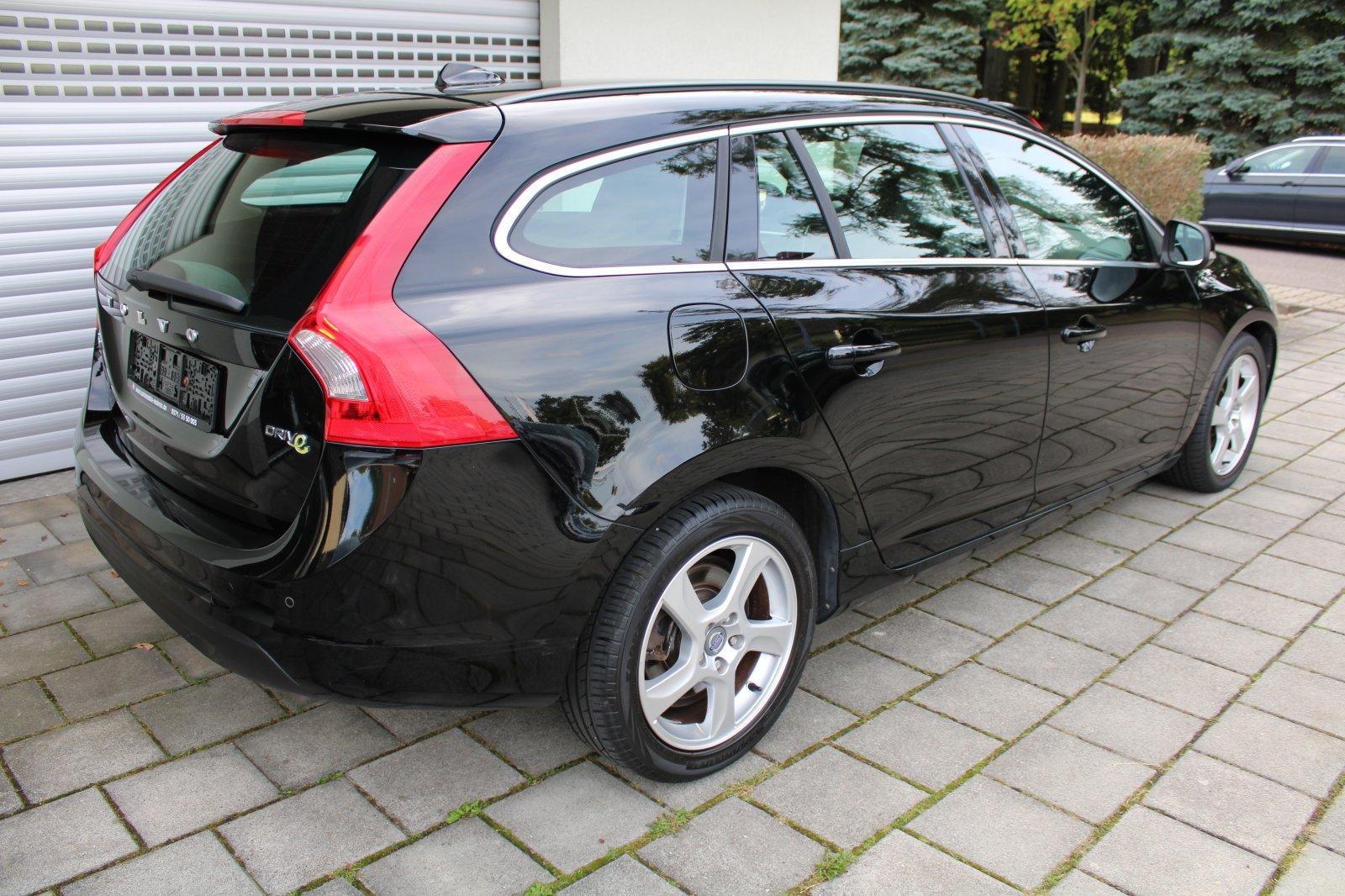Volvo V60 2011 — photo 15