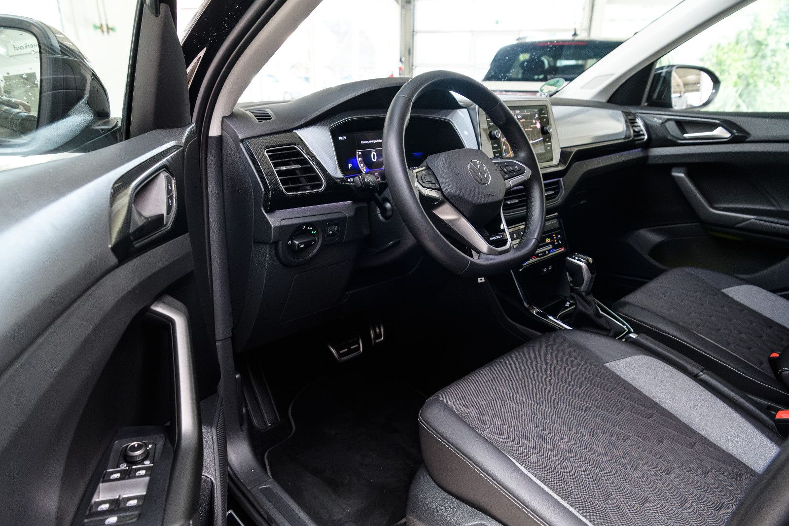 Fahrzeugabbildung Volkswagen T-Cross 1.0 TSI DSG 85 kW Energy+AHK+Kamera+Navi