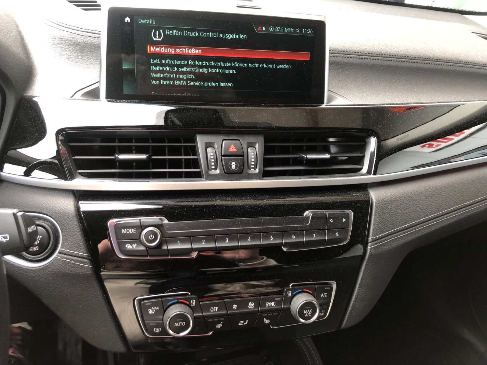 Fahrzeugabbildung BMW X2 sDrive 20 i Advantage Frontschaden