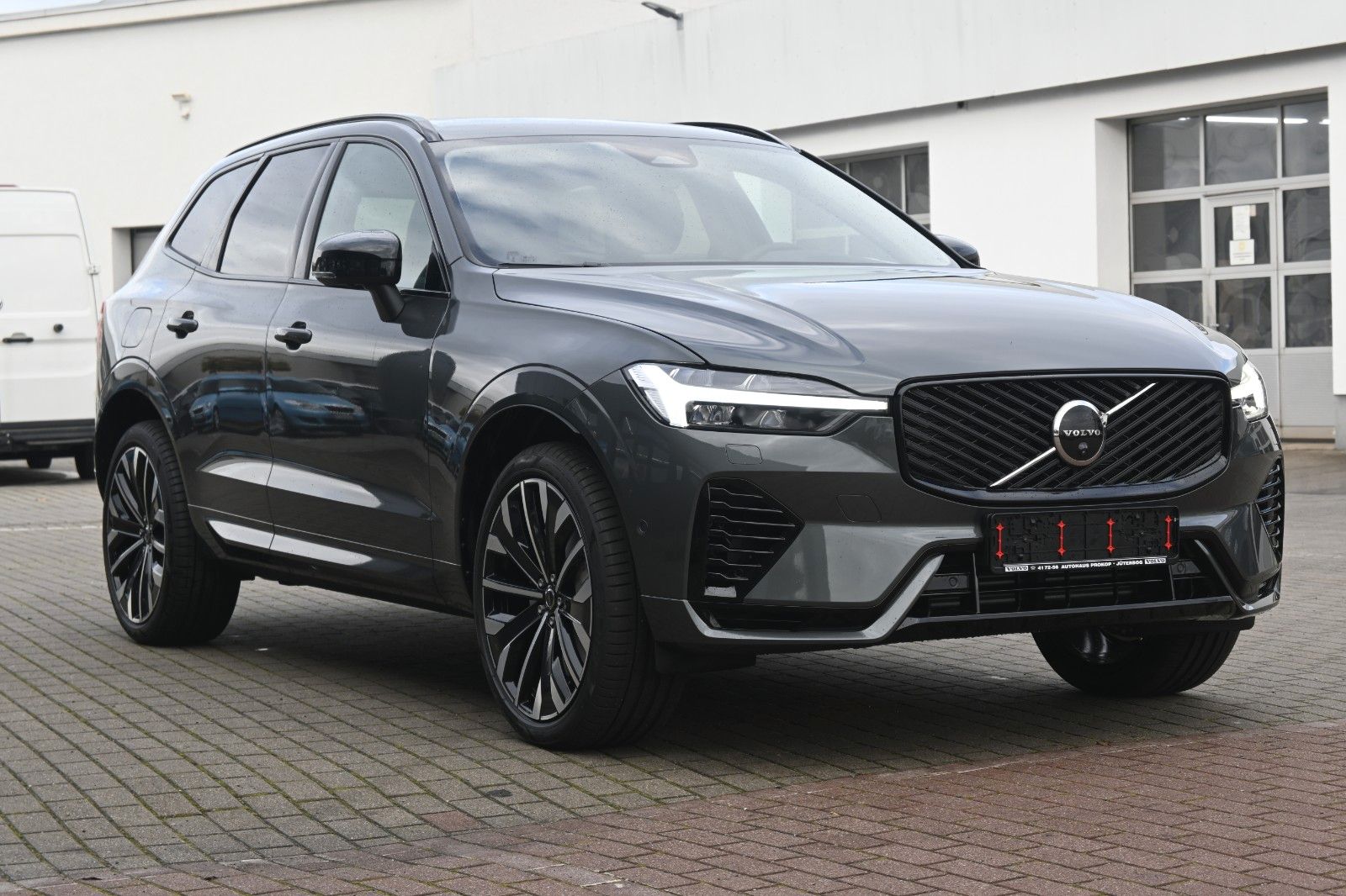 Fahrzeugabbildung Volvo XC60 Recharge T6 AWD Plus Dark