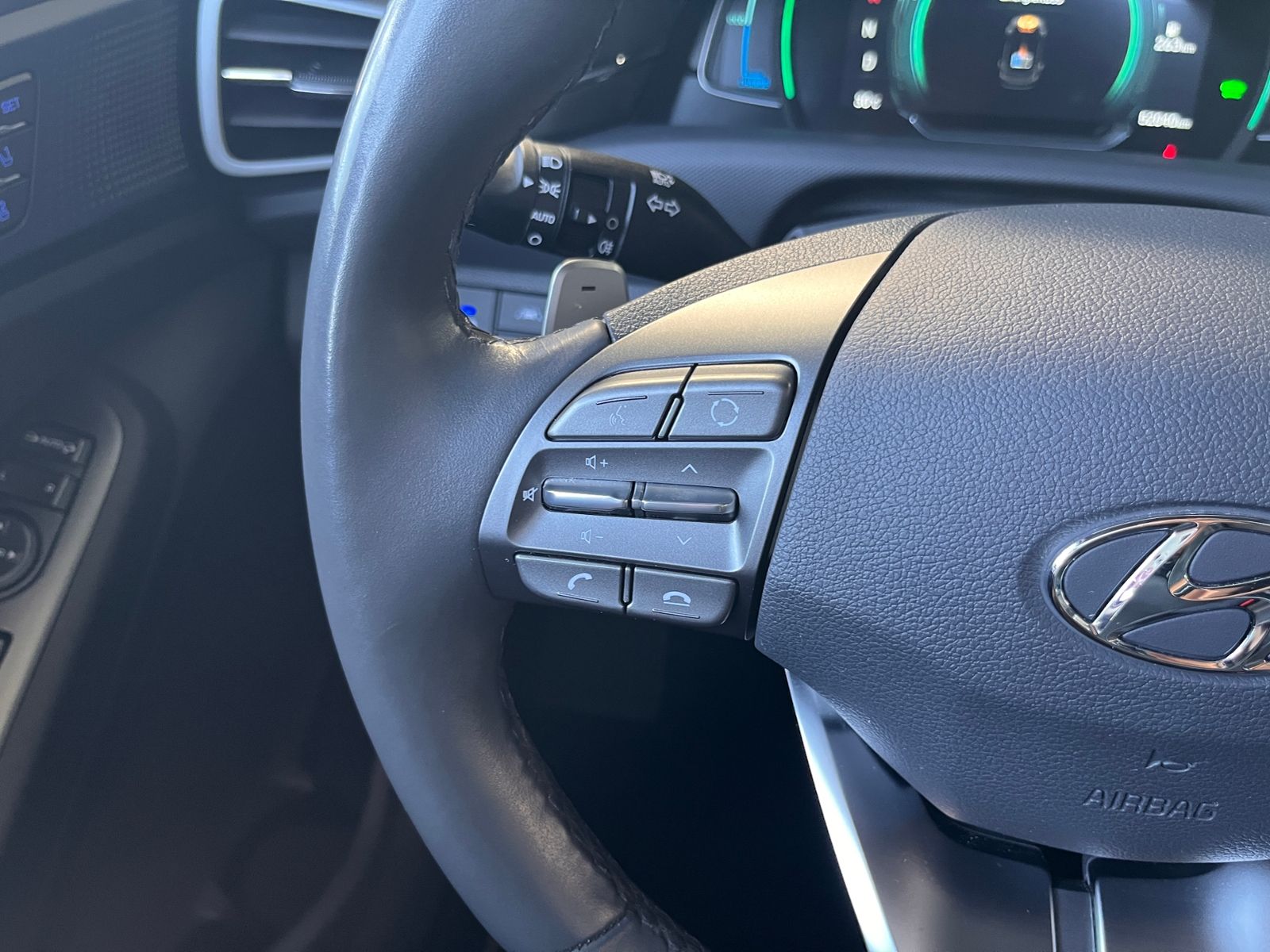 Fahrzeugabbildung Hyundai IONIQ Premium Prime Hybrid PANO LEDER LED