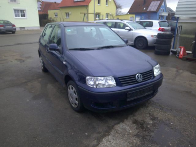 Volkswagen Polo 1.0 BASIS