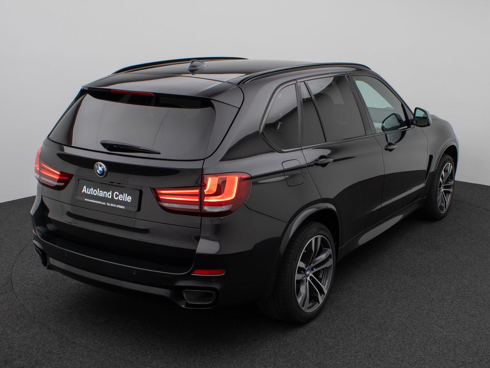 Fahrzeugabbildung BMW X5 M50d Kamera H/K NaviPro Xenon AHK Alarm