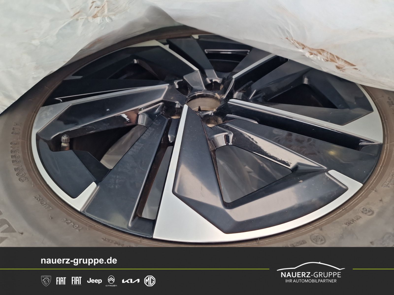 Fahrzeugabbildung Peugeot 408 Hybrid 225 GT Plug-In Hybrid