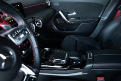 MERCEDES-BENZ A 35 AMG 4M Limousine*Keyless*Spur*SHZ*19"AMG*