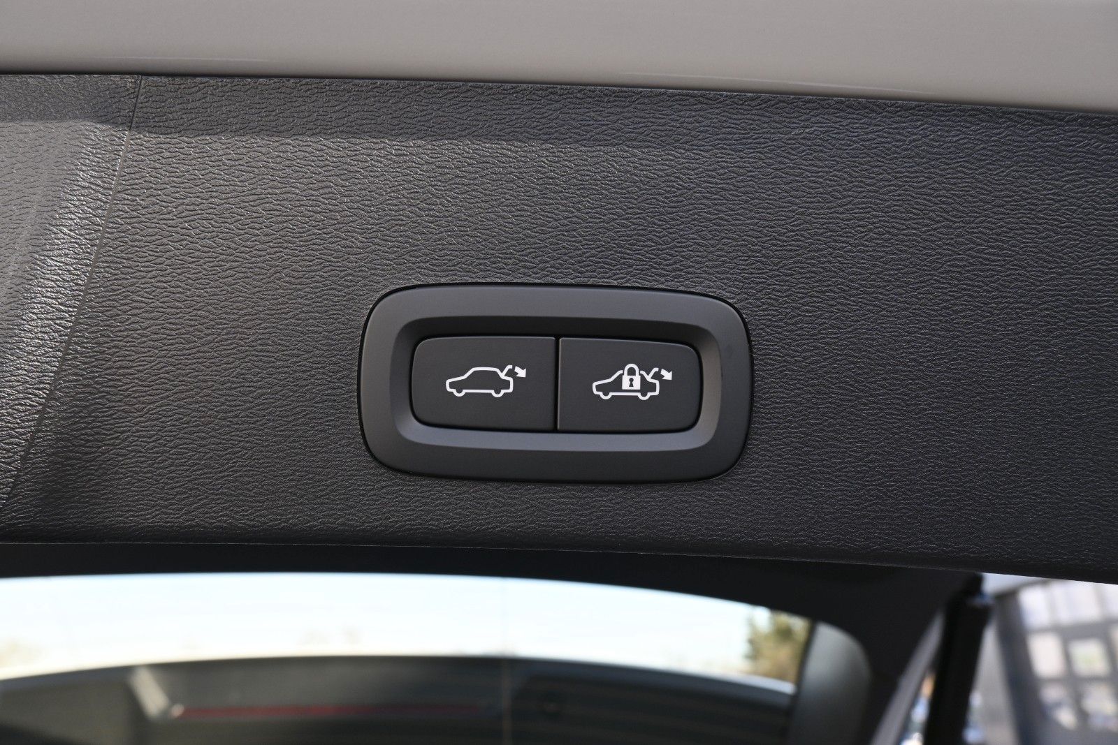 Fahrzeugabbildung Volvo XC40 B3 DKG Plus Dark*FSHZG*RFK*BLIS*ACC