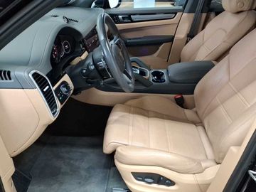 Porsche Cayenne - 7