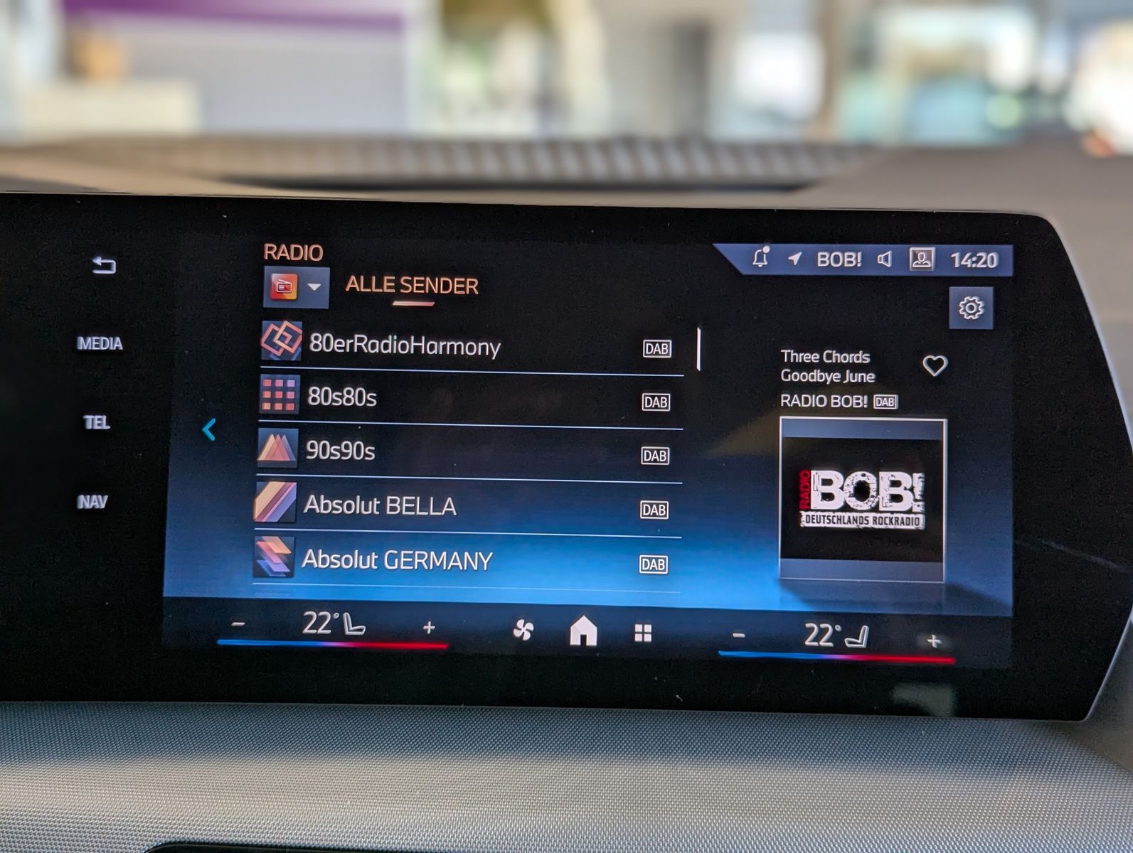 BMW 218 Active Tourer i Panorama Sport-Sitze AHK - Image 32