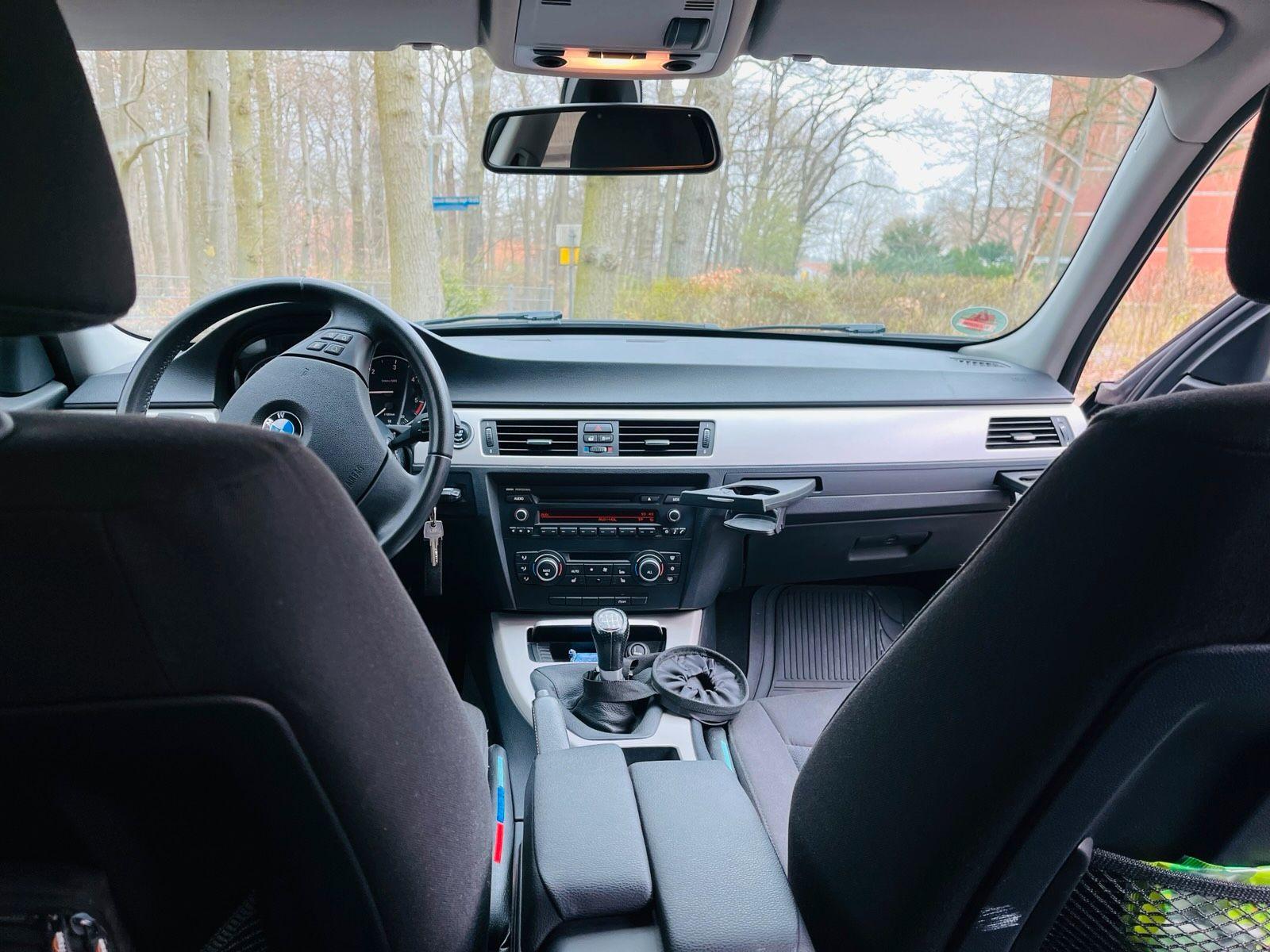 BMW 318 2012 — photo 10