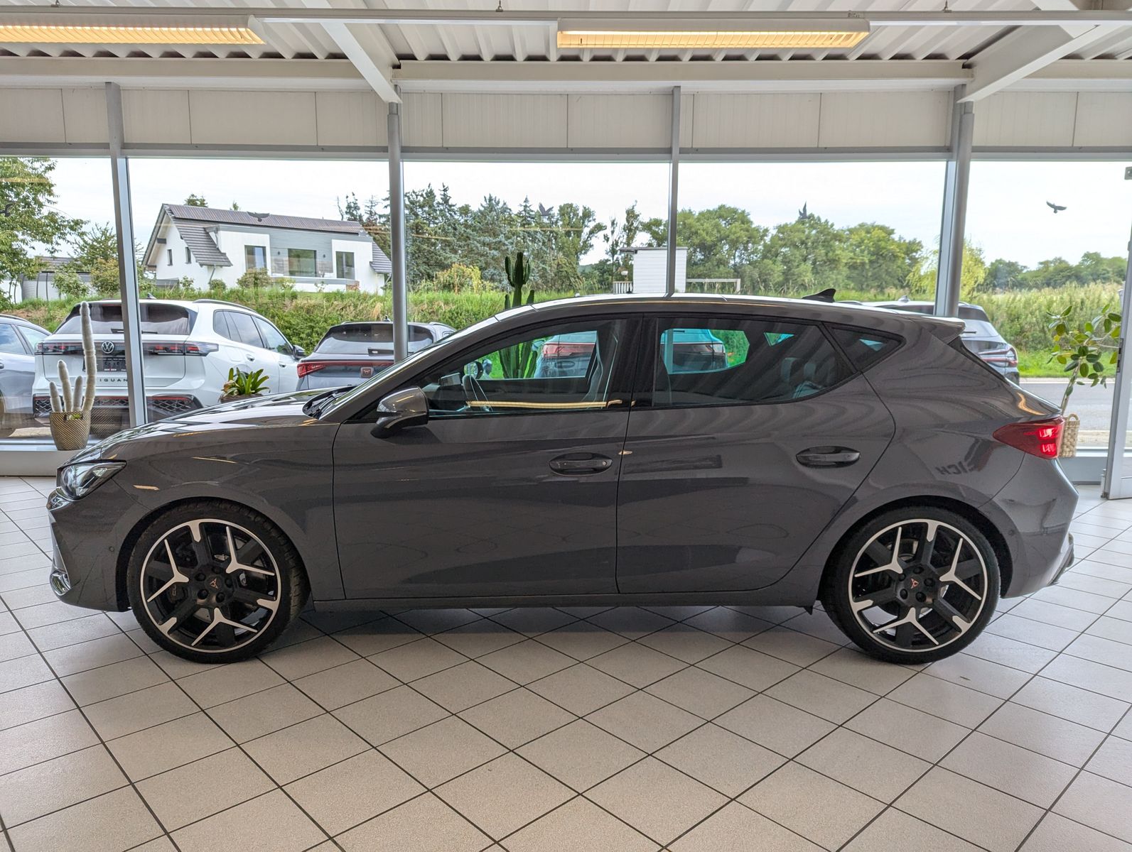 CUPRA Leon 2.0TSI VZ Matrix Pano Sennheiser Kamera 19" - Image 4