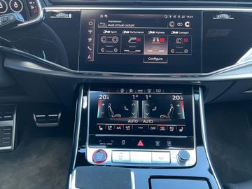 Audi Q8 - 11
