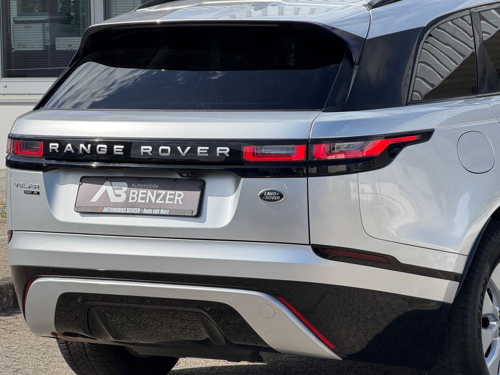 Fahrzeugabbildung Land Rover Range Rover Velar SE/PANO/KAMERA/MERIDIAN/MASSAG