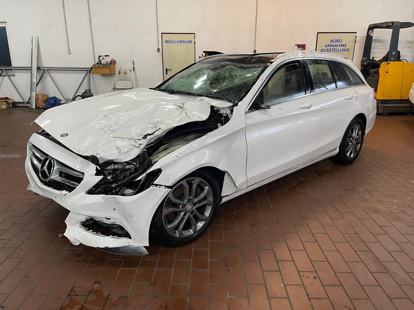 Mercedes-Benz C 220 T-Kombi BlueTec / d°PANO°RFK°NAVI°98870 KM