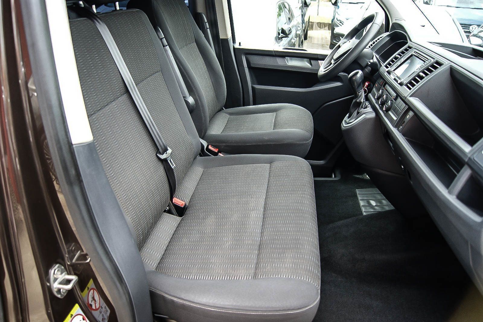Fahrzeugabbildung Volkswagen T6 Caravelle lang 2.0 TDI DSG 9-Sitze NAVI XENON