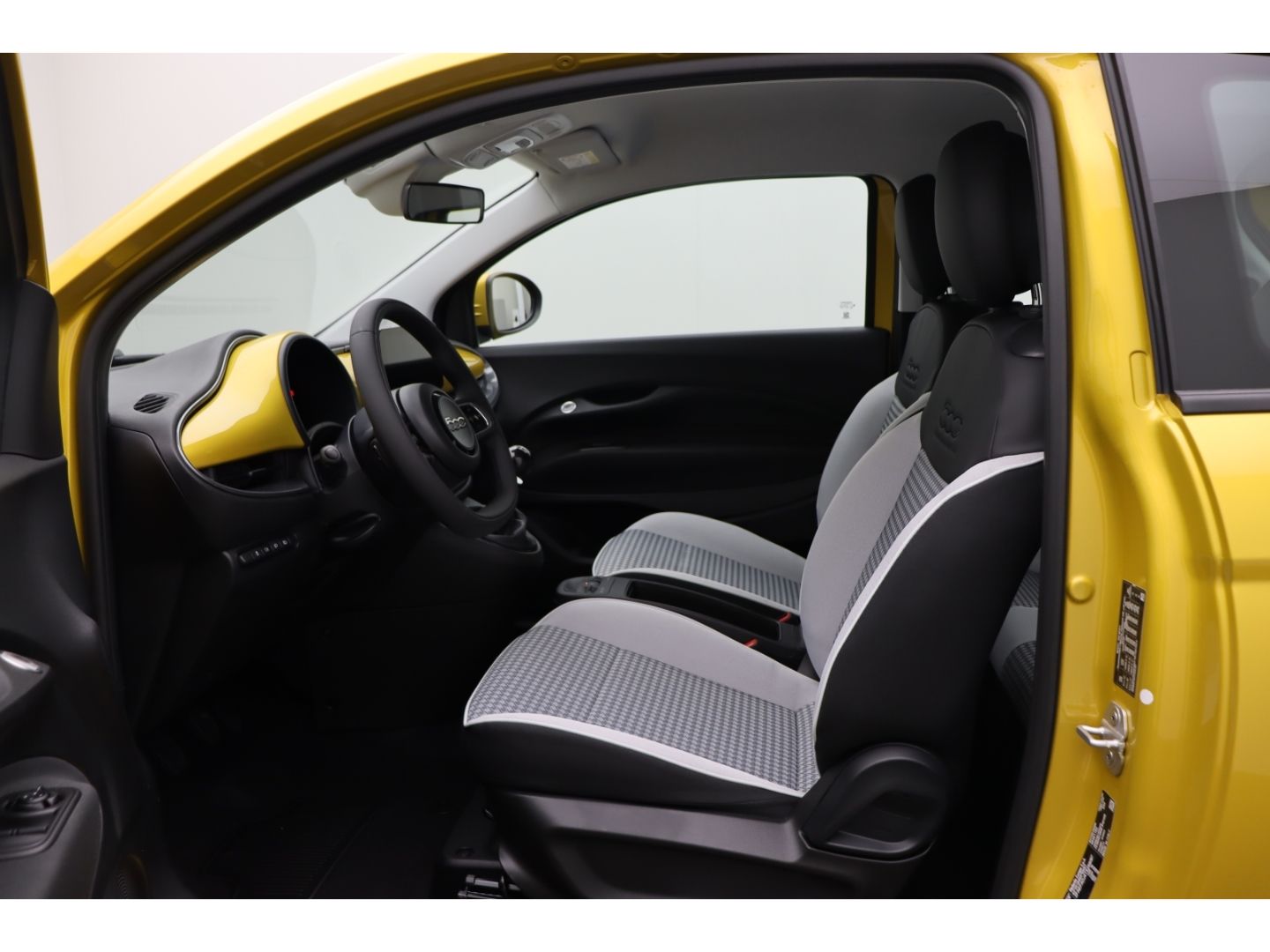 Fahrzeugabbildung Fiat 500 1.0 FireFly Hybrid Torino Sitzheizung