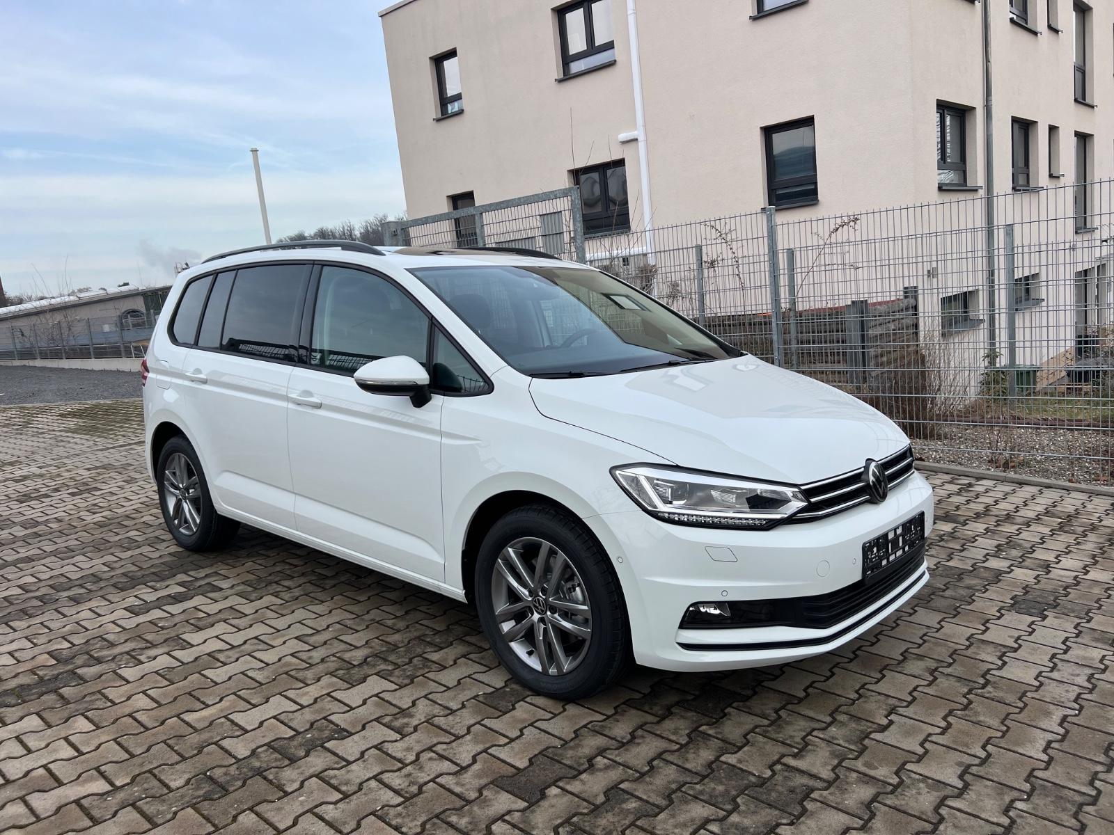 Volkswagen Touran 1.5 TSI DSG +7Sitze+Panorama+AHK+StandH