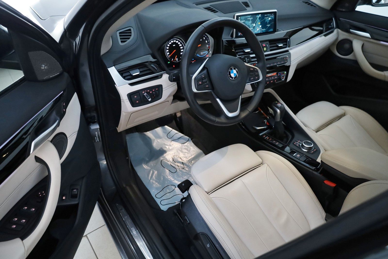 Fahrzeugabbildung BMW X1 xDrive 25 e Sport Line,Leder,Navi,LED,SH, +WR