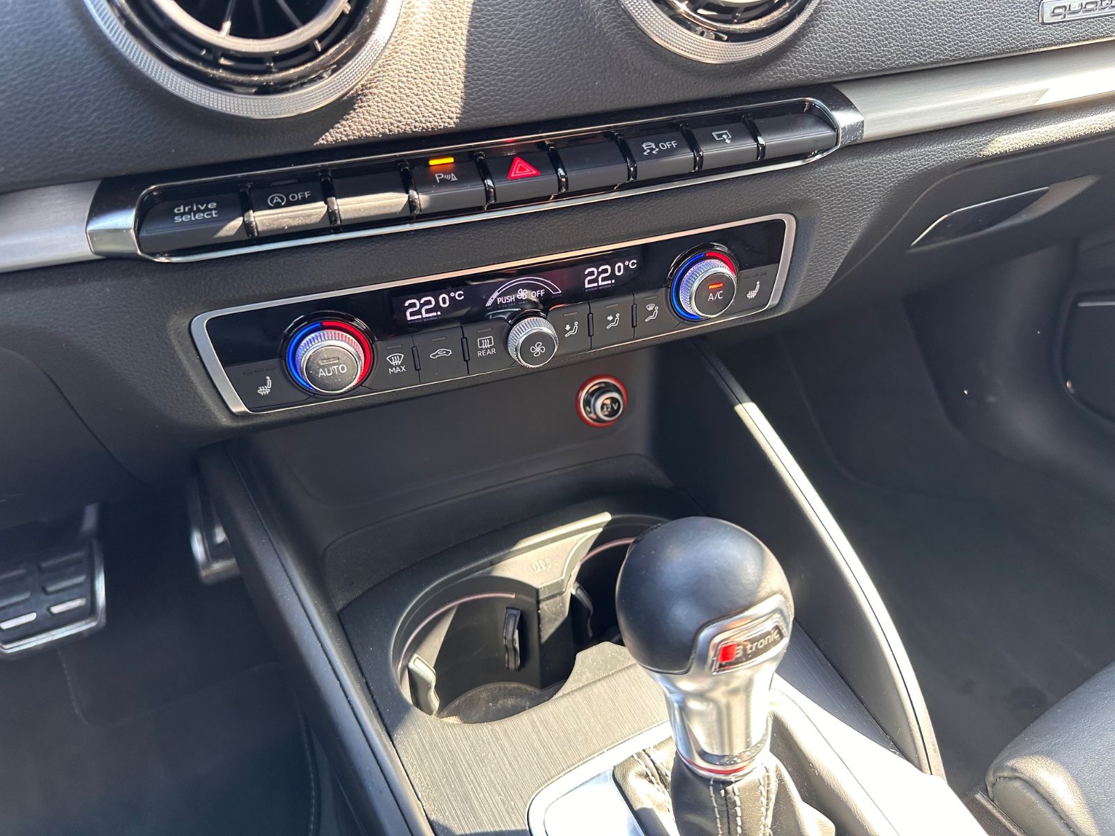 Fahrzeugabbildung Audi S3 Sportback 2.0 TFSI quattro Pano/Leder/B&O/LED