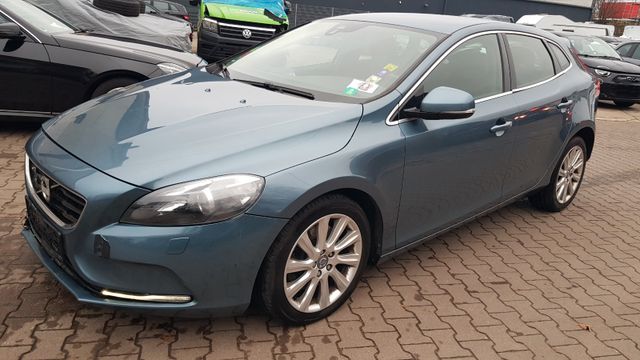 Volvo V40 2,0 D Momentum Automatik