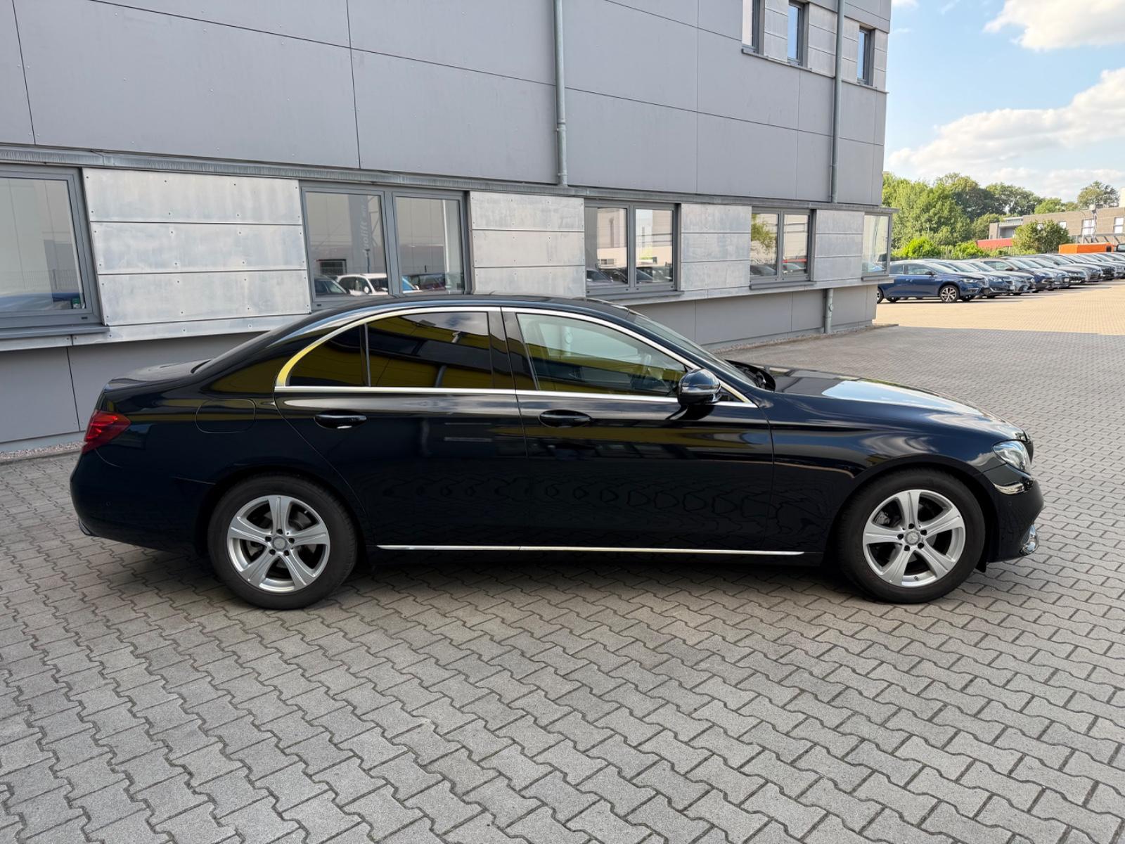 Mercedes-Benz E 220 d/AUTOMATIK/LED/LEDER/SHZ/NAVI/KAMERA