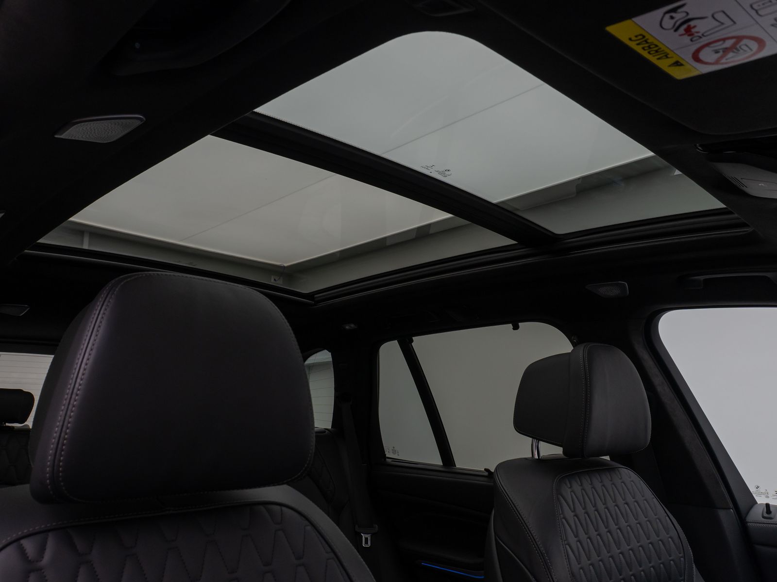 Fahrzeugabbildung BMW X5 xD45e M Sport Panorama 360°Laser HUD B&W 22"