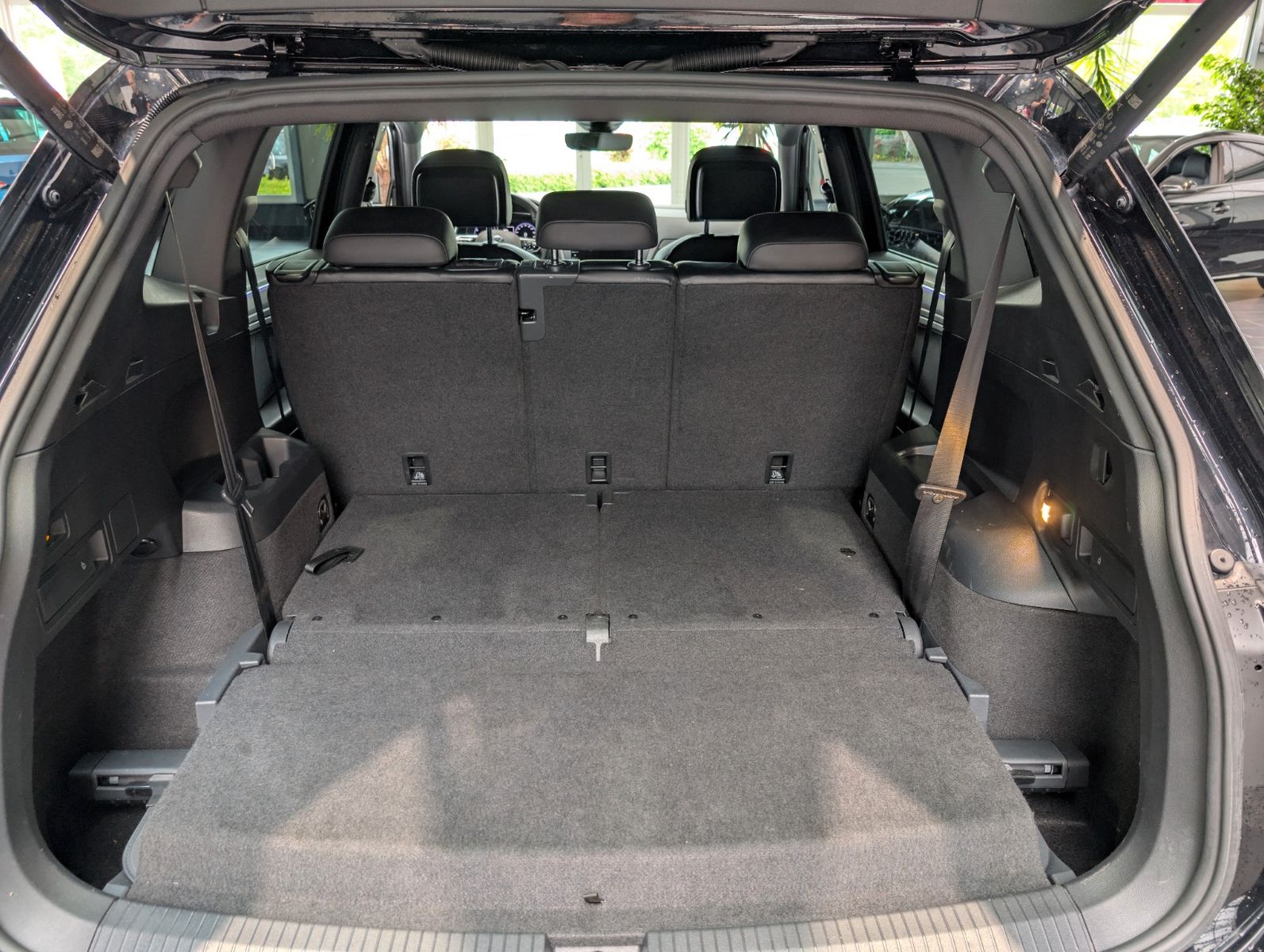 Volkswagen Tiguan Allspace 2.0 TSI 4Moti DSG R-Line 7-Sitz foto 12