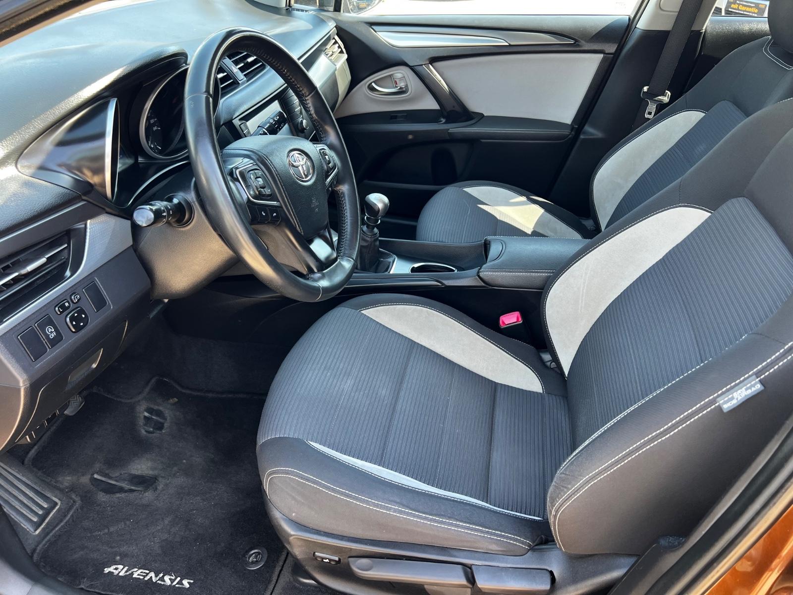 Toyota Avensis 2015 — photo 29