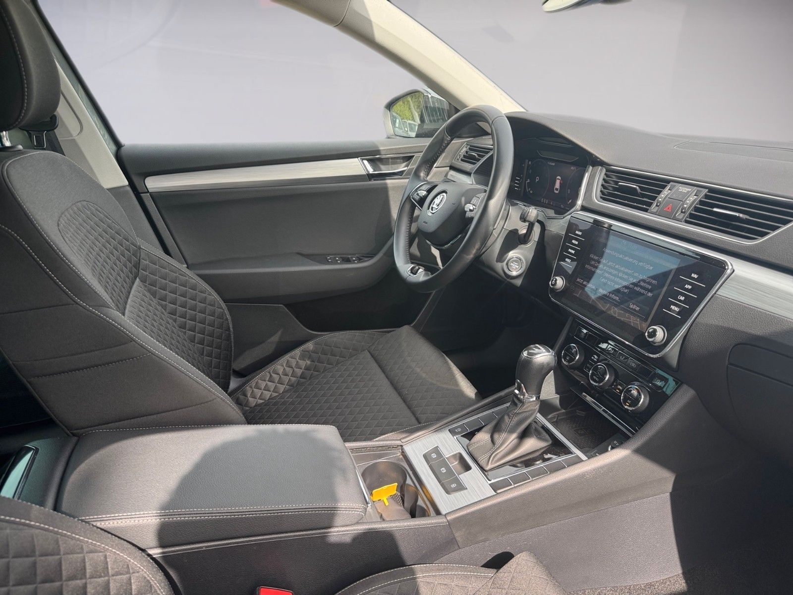 Fahrzeugabbildung SKODA Superb Combi Ambition 1.5 TSI