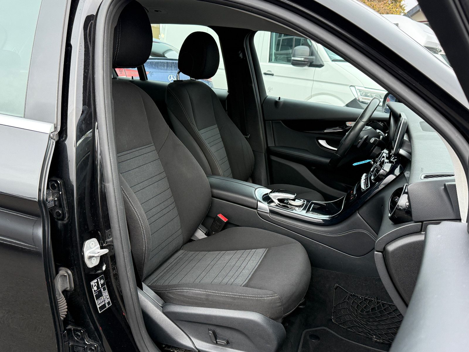 Fahrzeugabbildung Mercedes-Benz GLC 220d 4Matic 9G Exclusive GRA Nav LED SHZ PDC