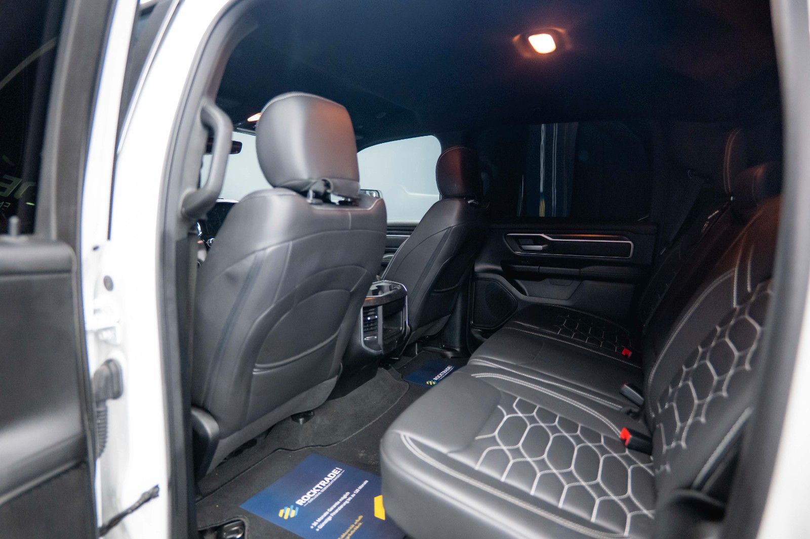 Fahrzeugabbildung Dodge RAM 5.7 V8 HEMI 4x4 LPG Offroad  Night-Paket