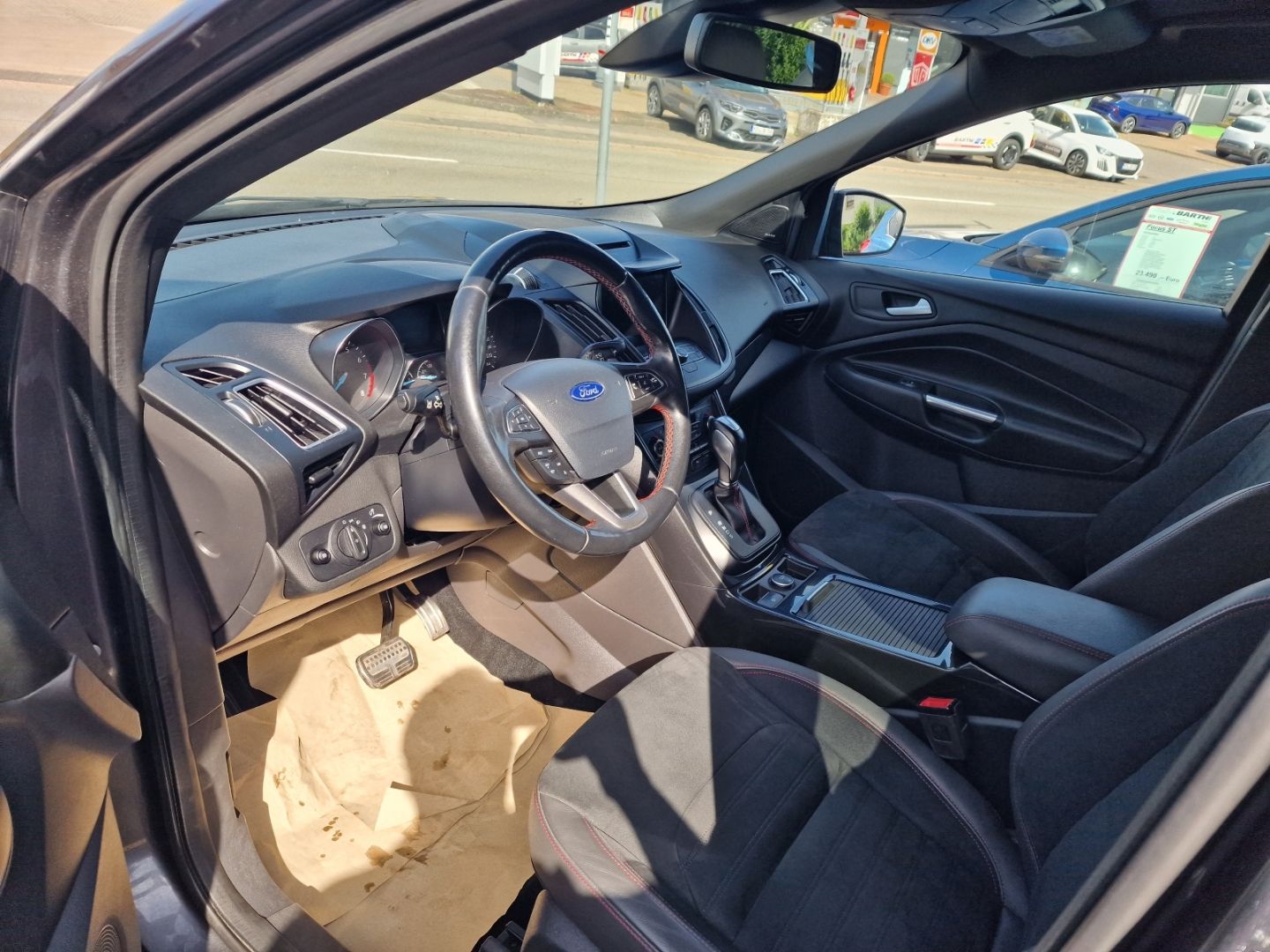 Fahrzeugabbildung Ford Kuga ST-Line Navi Bi-Xenon El. Heckklappe AHK 4x