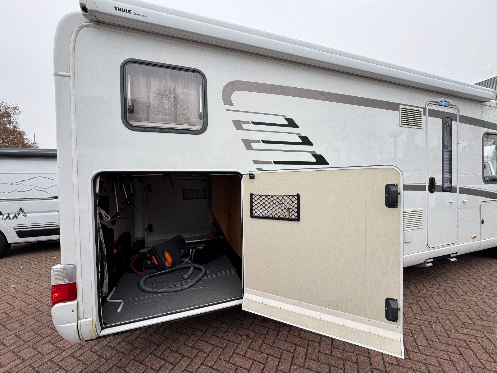 Fahrzeugabbildung HYMER / ERIBA / HYMERCAR B 678 PREMIUM LINE LITIHIUM 200 SOLAR SAT 1.HAND