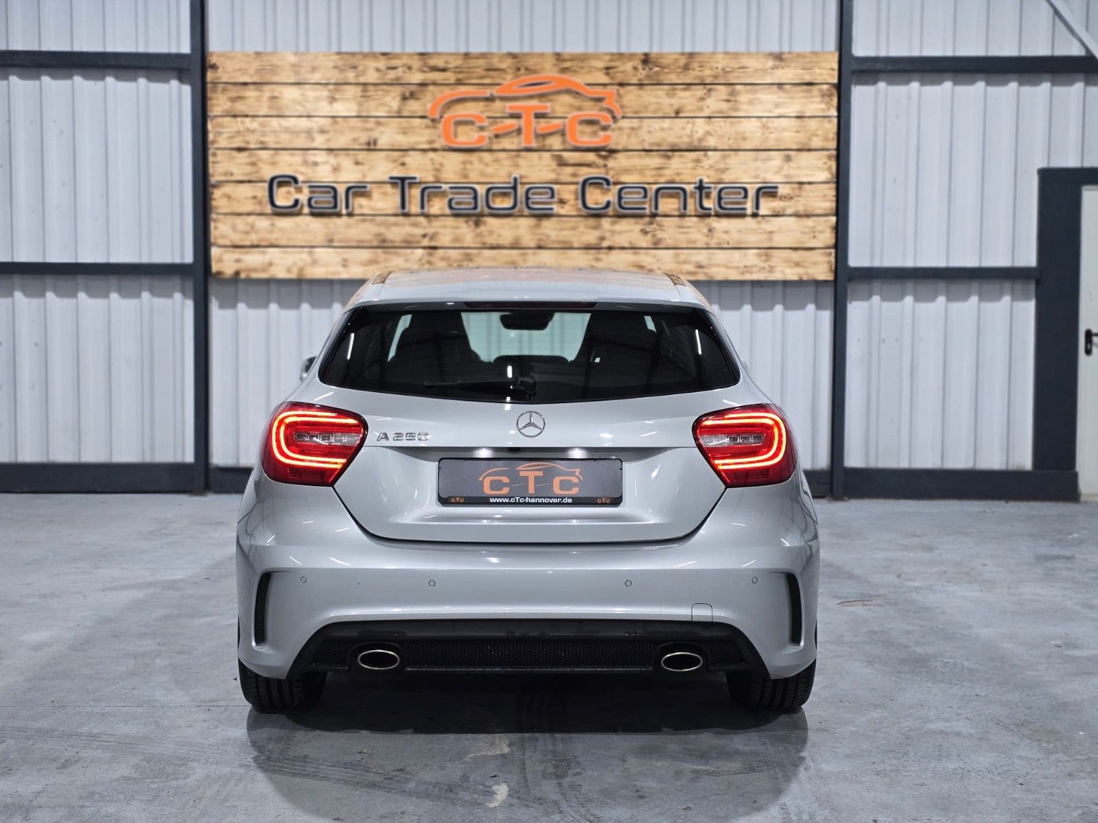 Fahrzeugabbildung Mercedes-Benz A250 AMG-Line/Panorama/Navi/8fach/TÜV-NEU