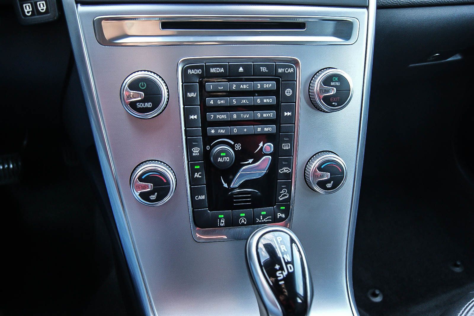 Fahrzeugabbildung Volvo XC60 D5 24 Summum AWD PANO STANDHZG KAMERA LEDER