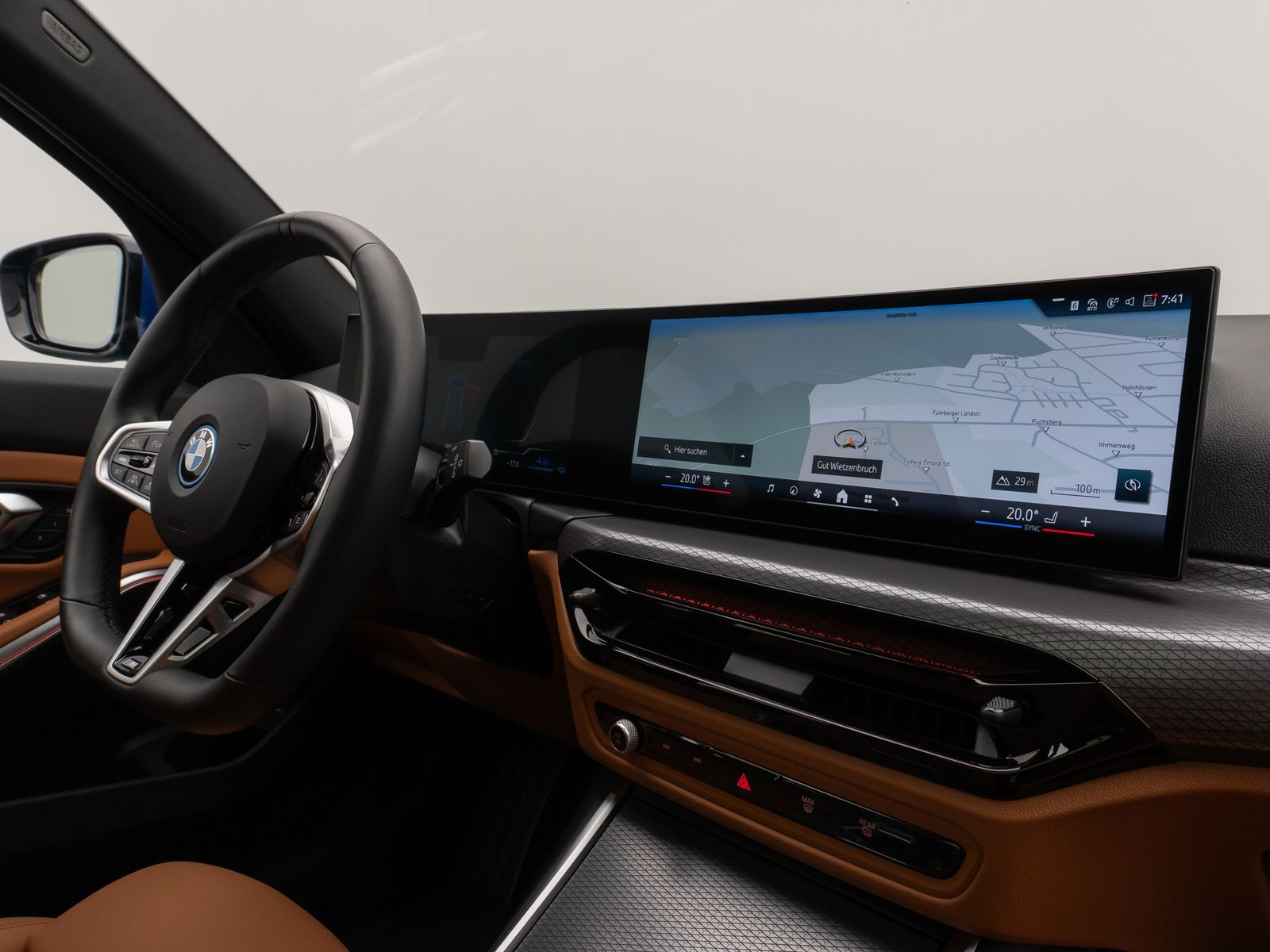 Fahrzeugabbildung BMW 330e M Sport Panorama 360°HUD HiFi AHK Komfort