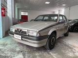 Alfa Romeo 75 2.0i Twin Spark 148cv - graue Alfa Romeo 75