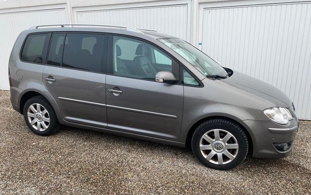 Volkswagen Touran Highline 140PS Leder Navi Automatik AHK