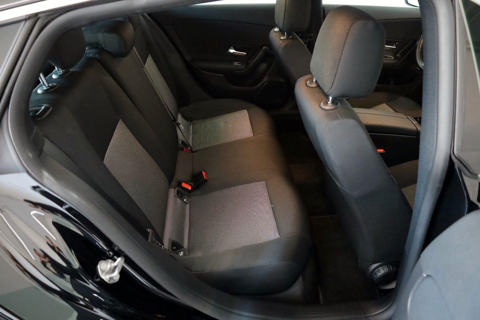 Fahrzeugabbildung Mercedes-Benz CLA 200 d SB, Navi,LED,DAB,Park Paket,Kamera,SH