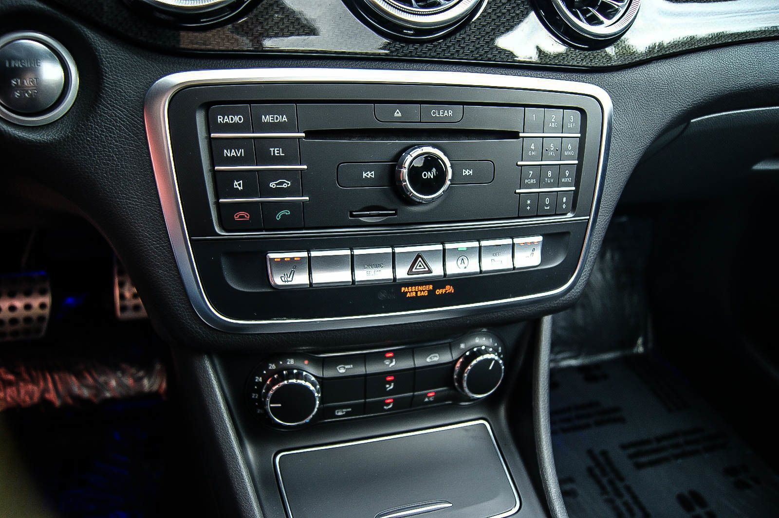 Fahrzeugabbildung Mercedes-Benz CLA 180 7G-DCT Urban Style Edition AMG PANORAMA