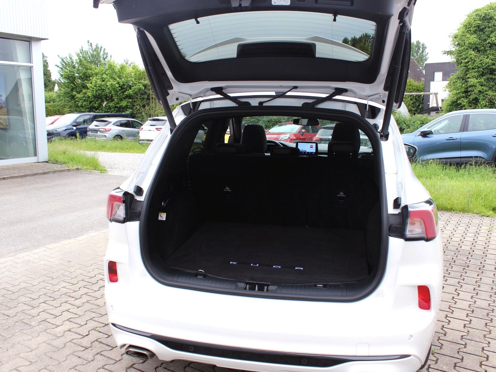 Fahrzeugabbildung Ford Kuga Plug-In Hybrid ST-Line X 2,5 Duratec