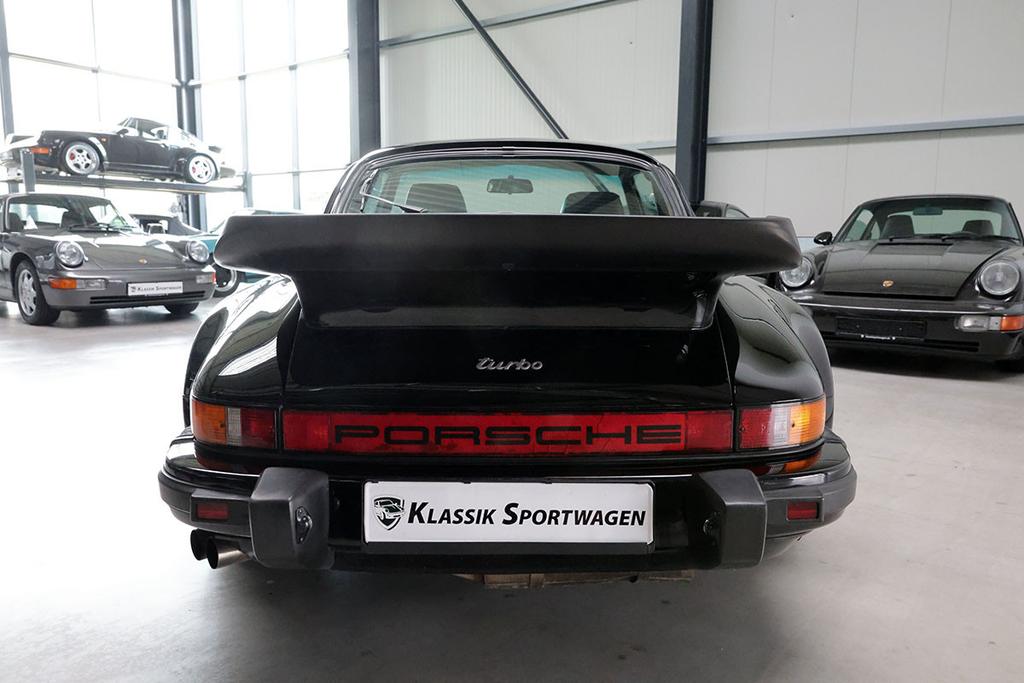 Porsche 930