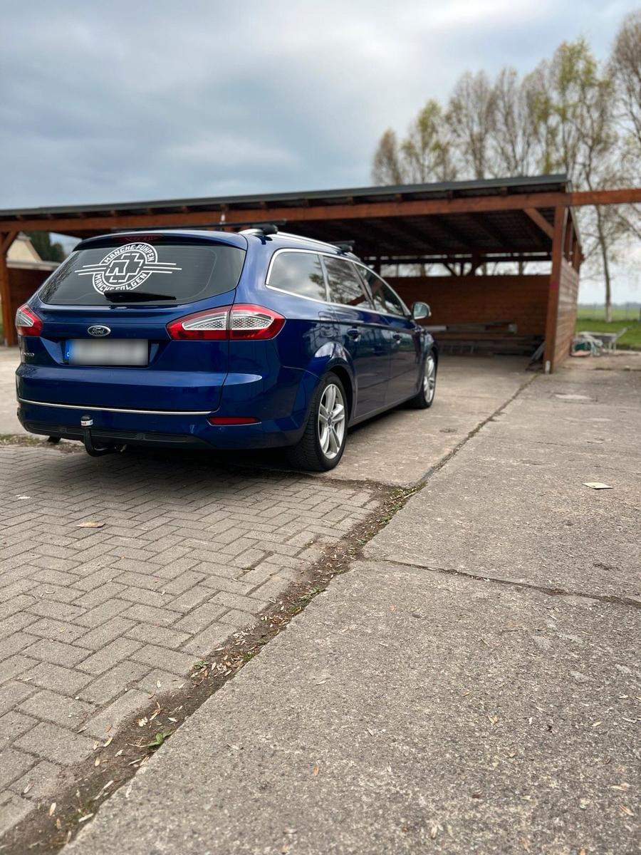Ford Mondeo 2014 — салон