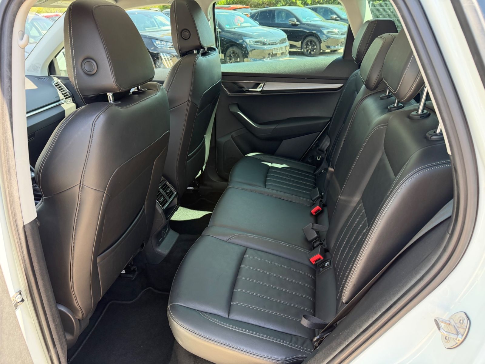 Fahrzeugabbildung SKODA Karoq 2.0 TDI Style°4x4°AHK°DSG°Pano°LED°Kamera°