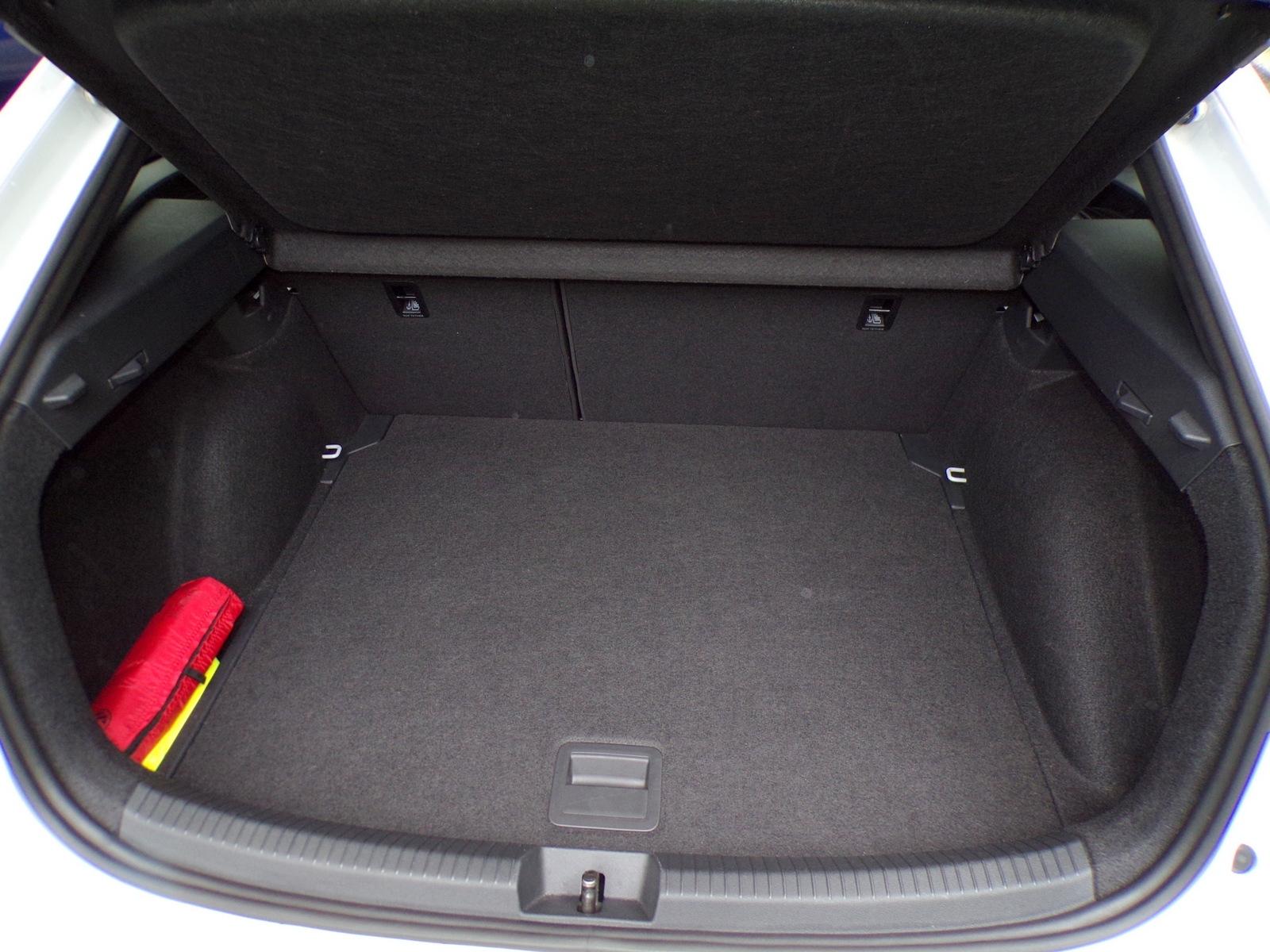 Volkswagen TAIGO 1.5 TSI DSG 2 x R-LINE 18'+MATRIX+APP+ACC