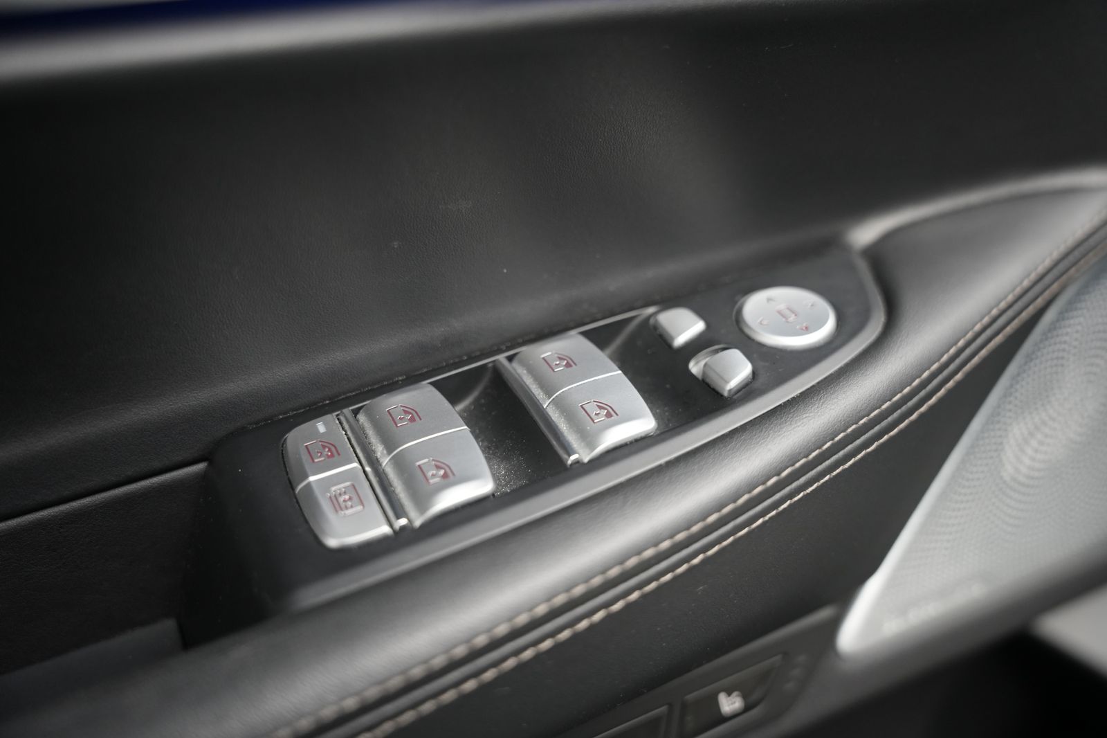 Fahrzeugabbildung BMW 750 750 xDrive*M-Paket*S-Dach*Bowers&Wilkins*HUD